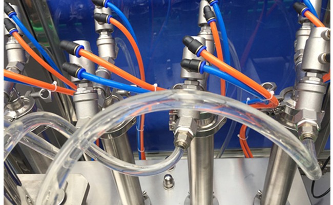 Automatische Flüssigkeitsfüll- und Verschließmaschine für 250 ml 500 ml